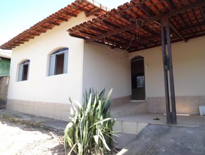 Casa para Locação, em Brumadinho, bairro Centro, 3 dormitórios, 1 banheiro, 4 vagas