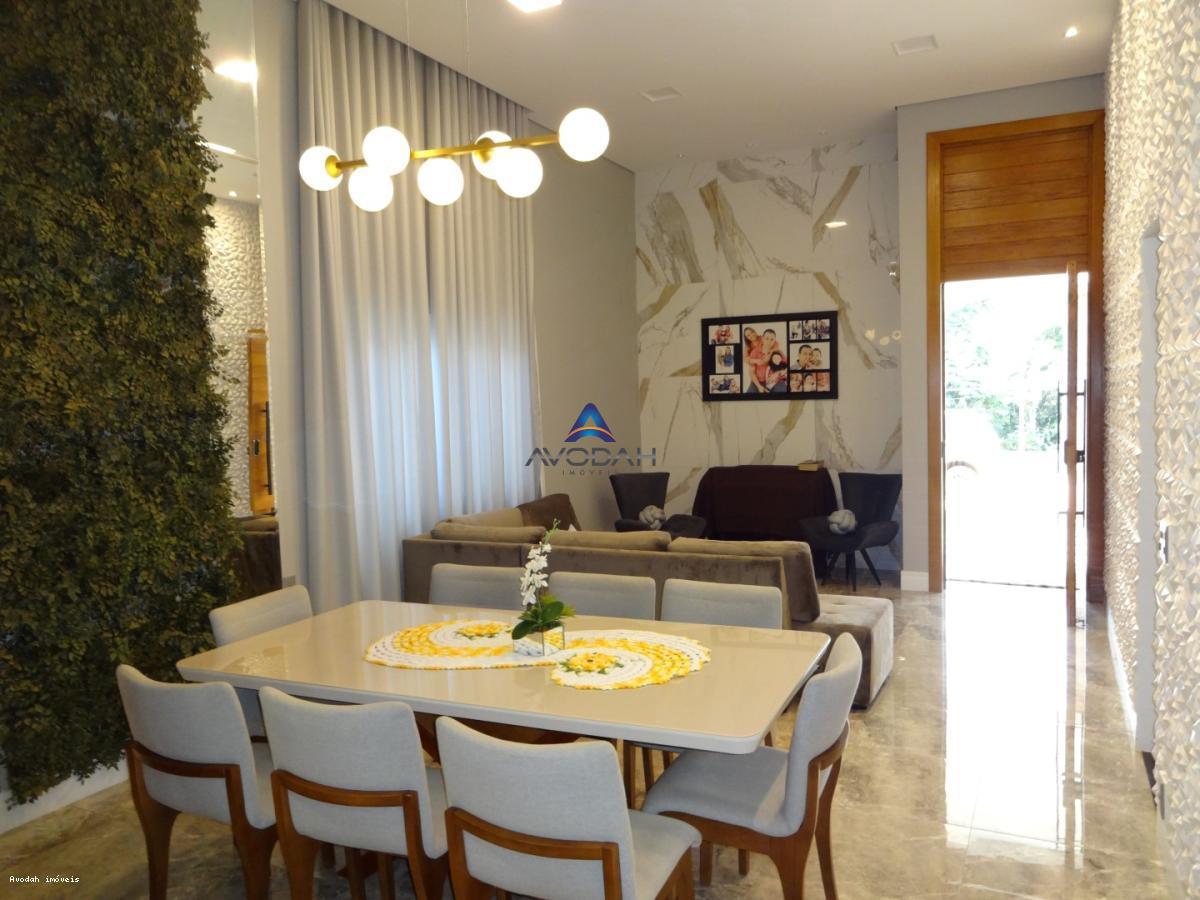 Casa para alugar com 3 quartos, 1000m² - Foto 1