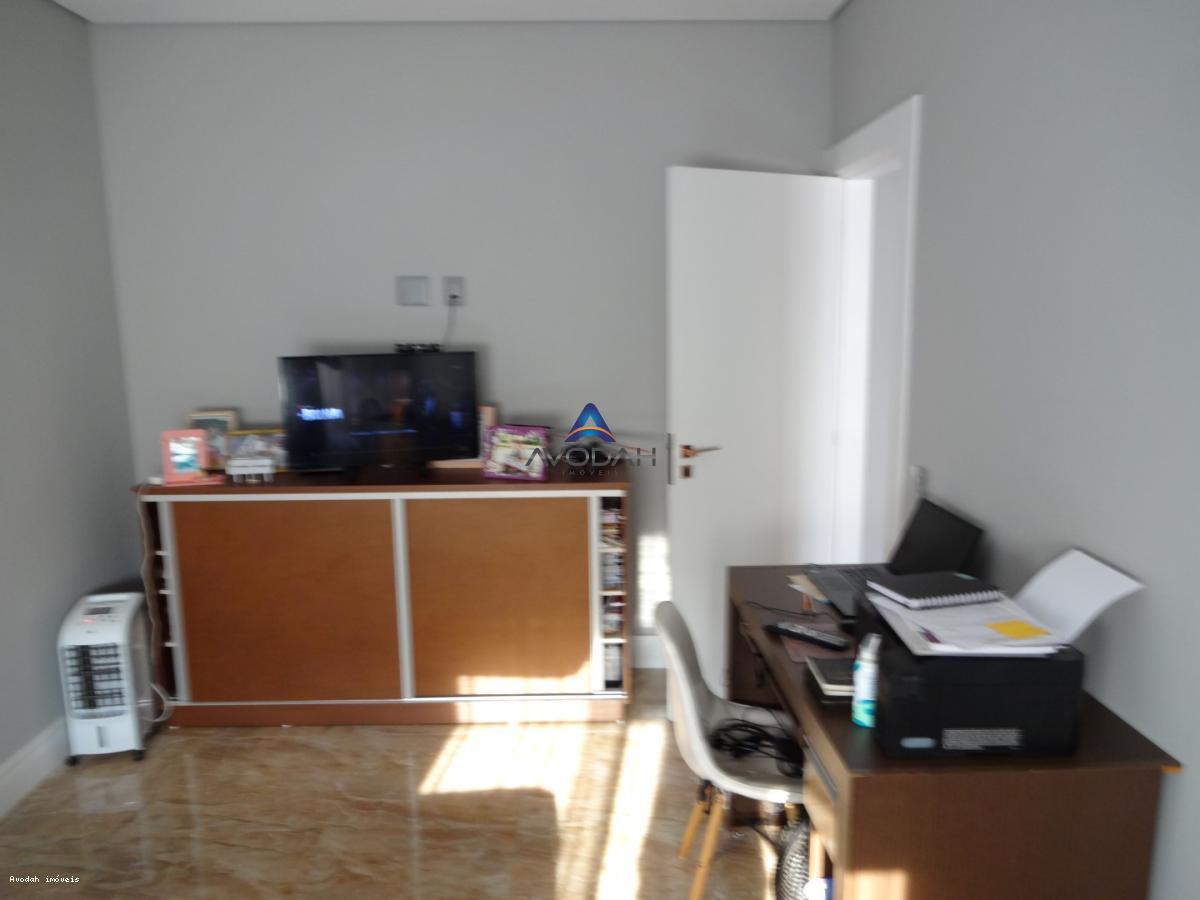Casa para alugar com 3 quartos, 1000m² - Foto 11