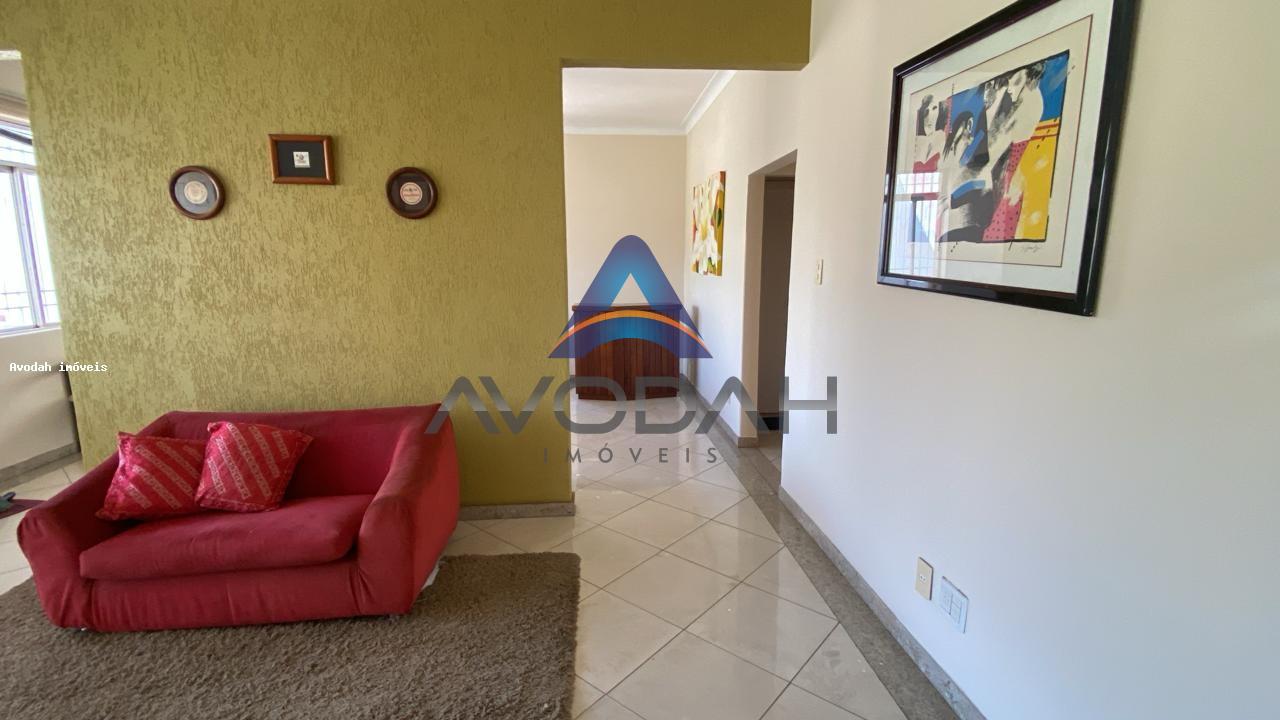 Casa para alugar com 3 quartos, 200m² - Foto 4