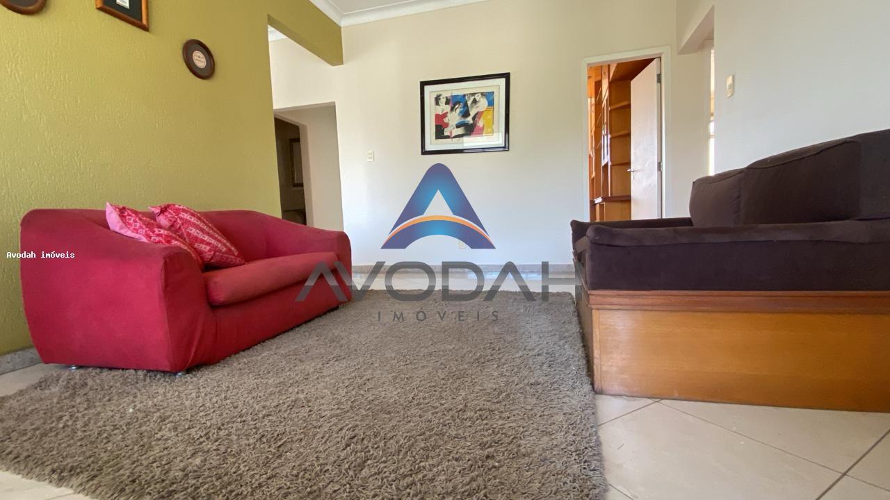 Casa para alugar com 3 quartos, 200m² - Foto 2