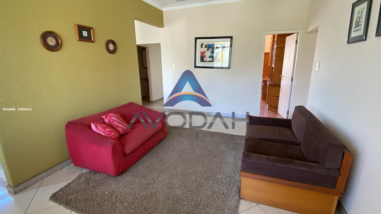 Casa para alugar com 3 quartos, 200m² - Foto 1
