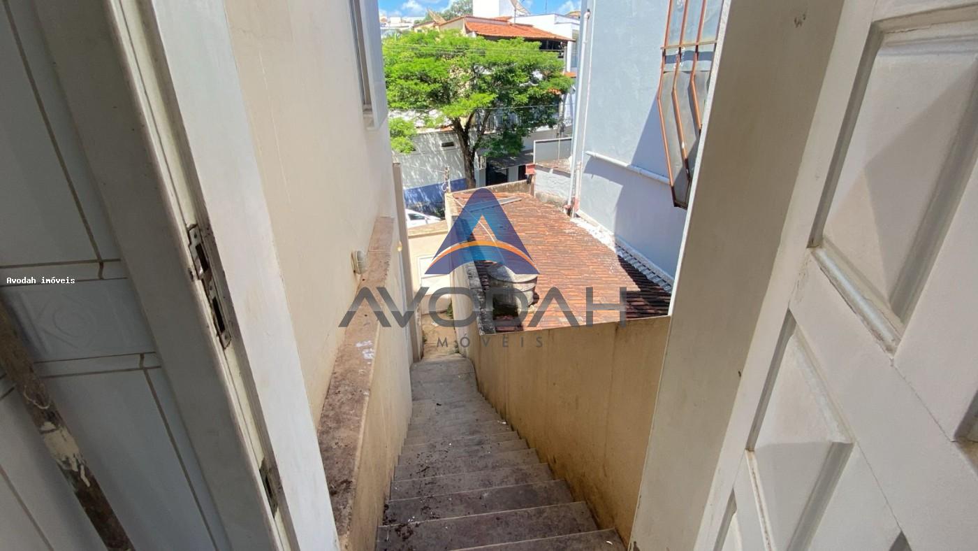 Casa para alugar com 3 quartos, 200m² - Foto 15