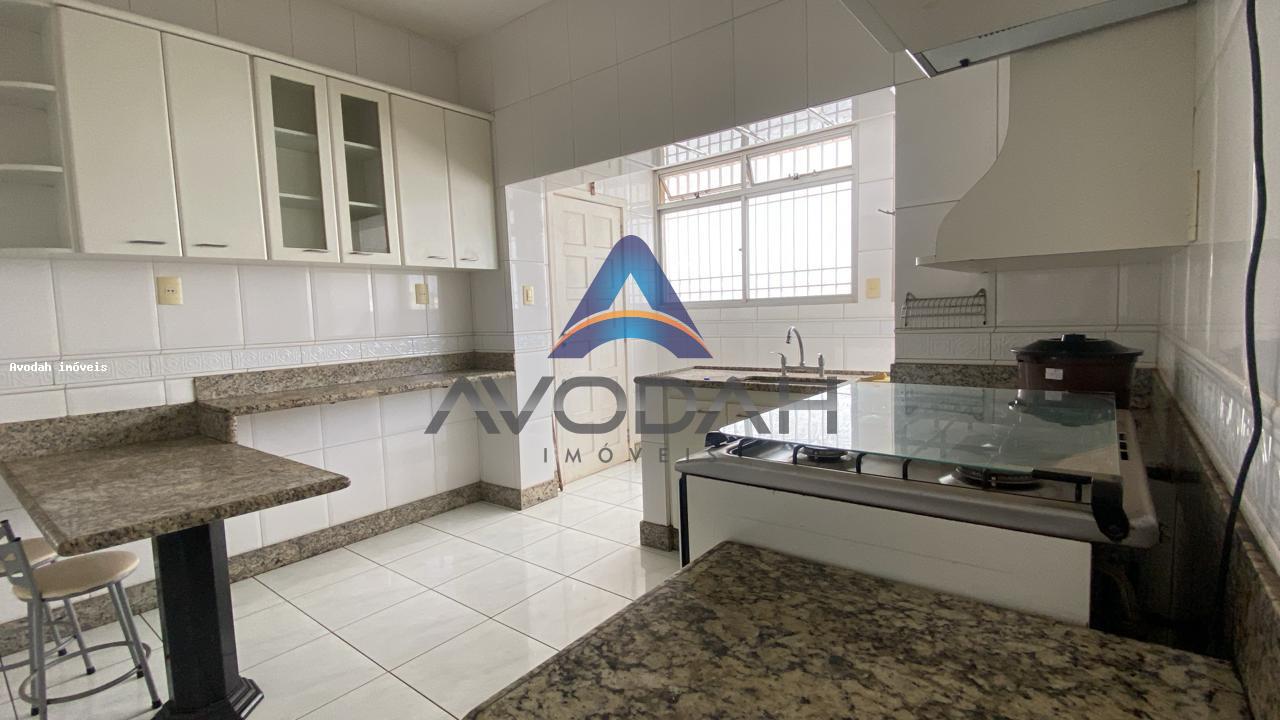 Casa para alugar com 3 quartos, 200m² - Foto 11