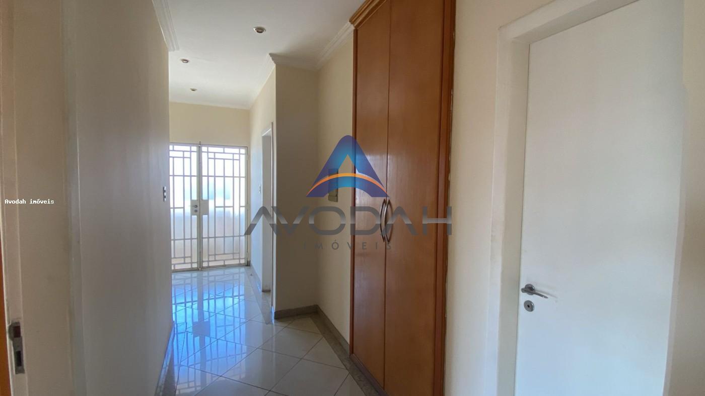 Casa para alugar com 3 quartos, 200m² - Foto 24