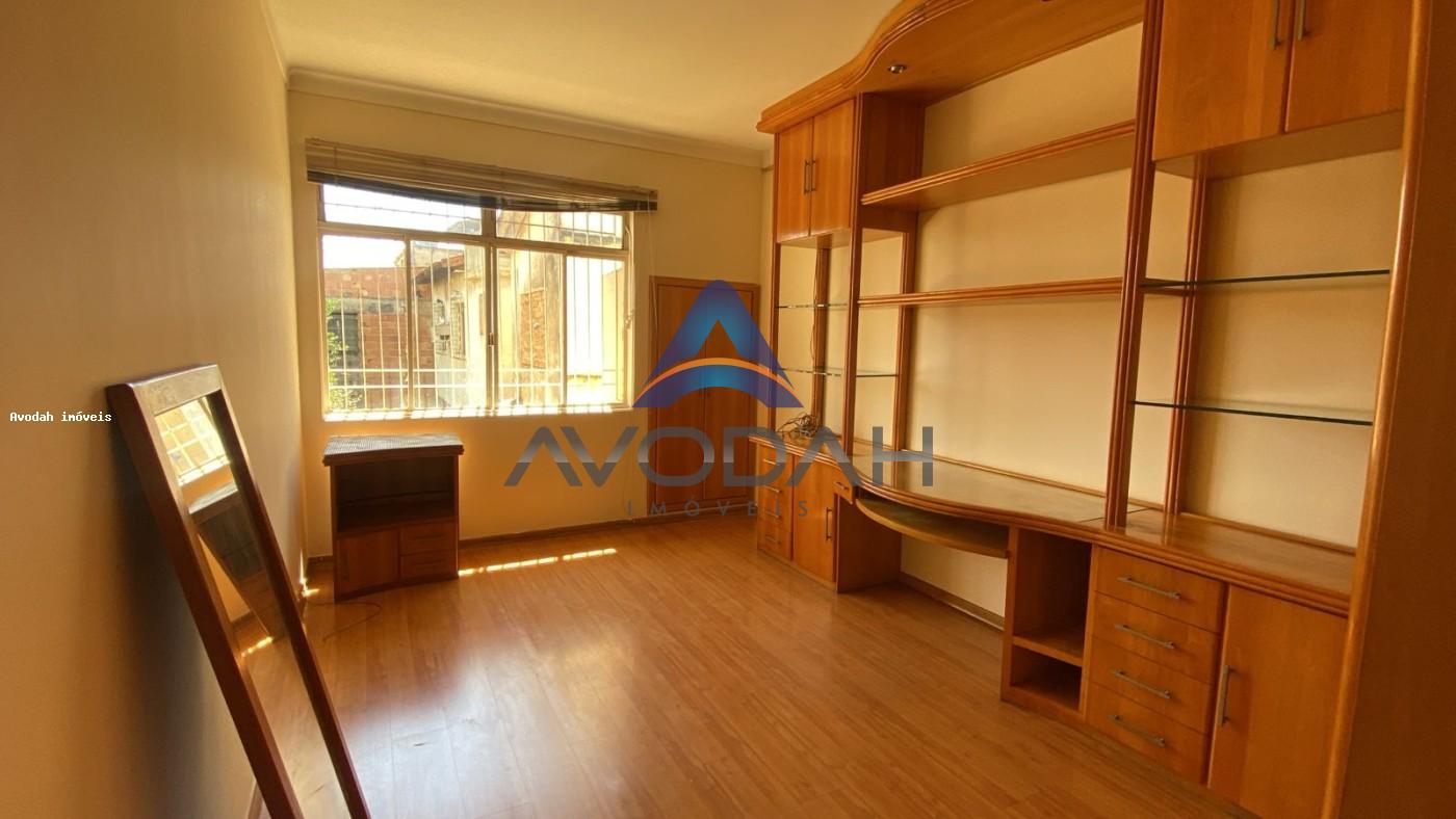 Casa para alugar com 3 quartos, 200m² - Foto 25