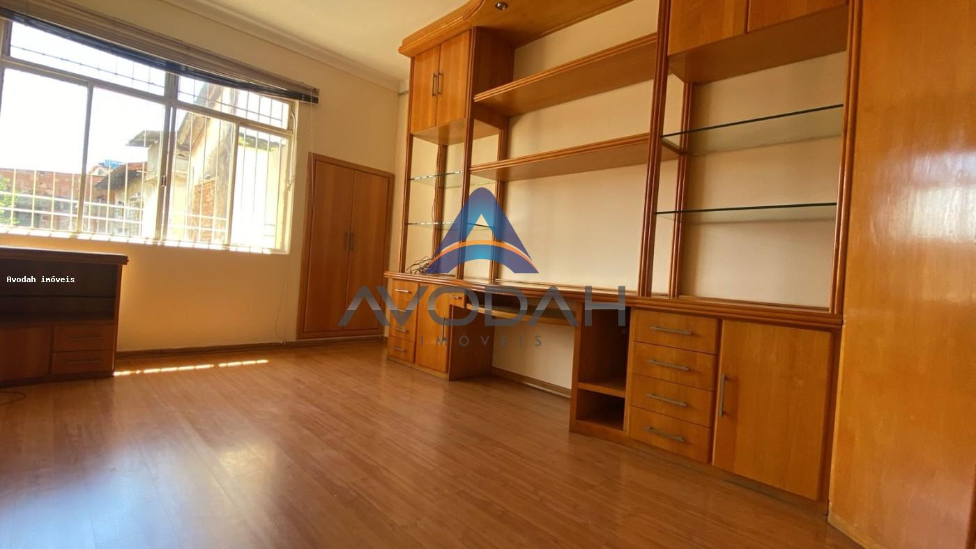 Casa para alugar com 3 quartos, 200m² - Foto 27