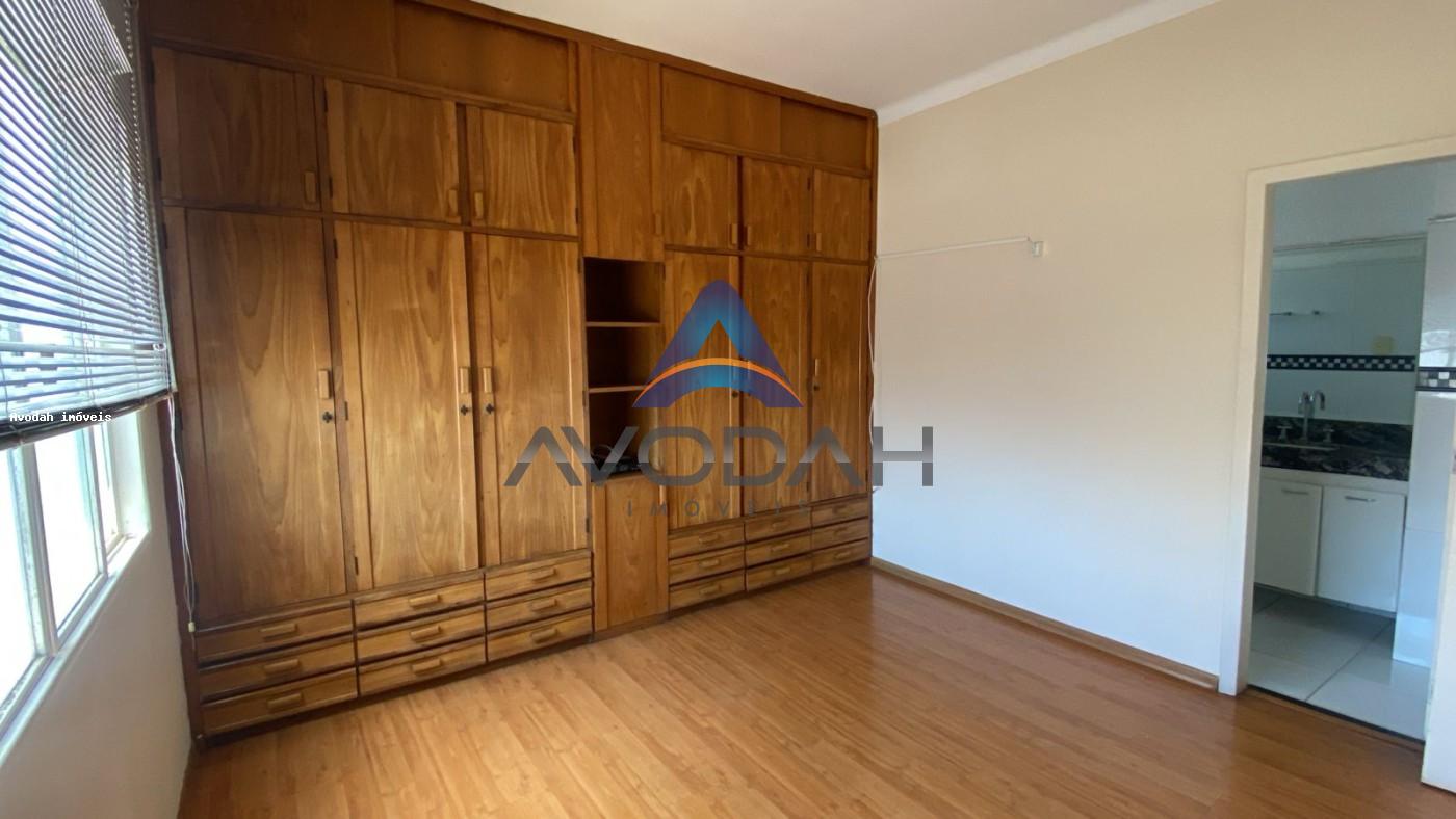Casa para alugar com 3 quartos, 200m² - Foto 35