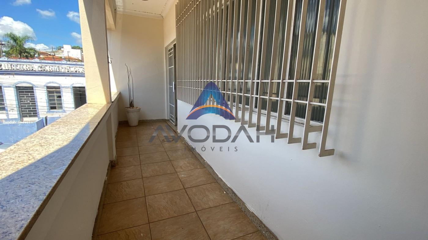 Casa para alugar com 3 quartos, 200m² - Foto 41